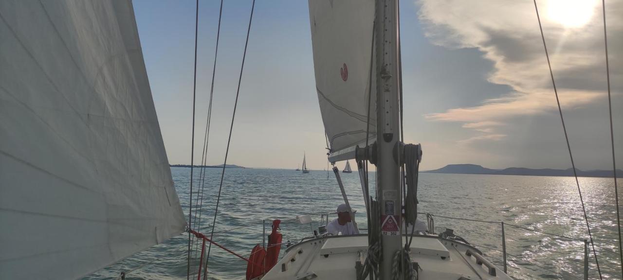 Virágos Apartman Balatonszárszó Exterior foto